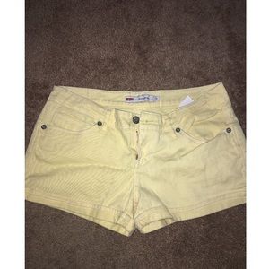 Levi size 9 yellow shorts